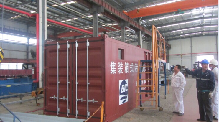 技術(shù)人員正在指導(dǎo)裝配 技術(shù)人員正在指導(dǎo)裝配